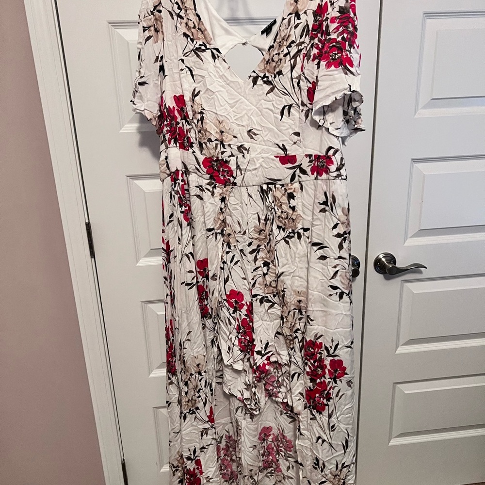Torrid white romper w/ floral
